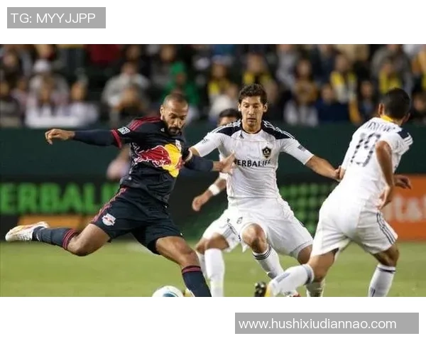 足球巨星风采集:领略全球顶尖球员激情与荣耀的精彩瞬间 足球巨星风采集:领略全球顶尖球员激情与荣耀的精彩瞬间